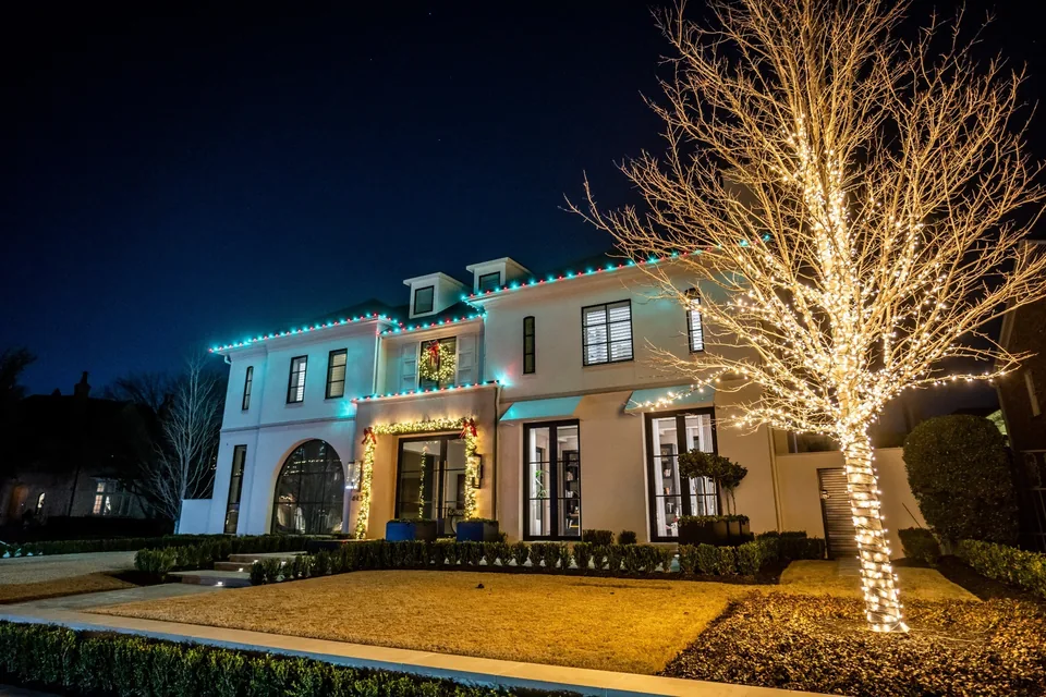 Custom professional holiday lighting design in Corpus Christi
